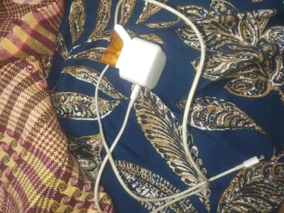 Iphone 100% Orignal charger Available For sale Good condition