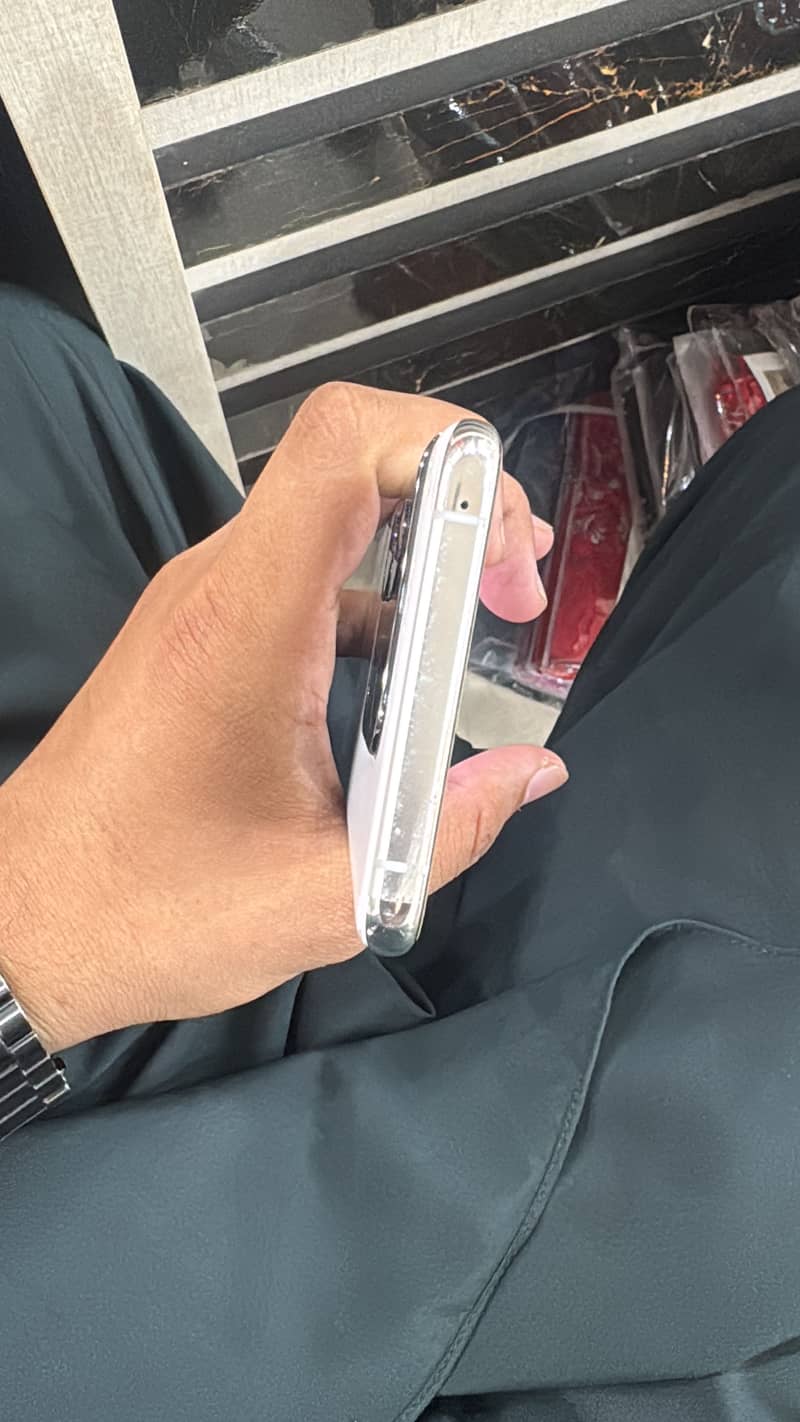 One Plus 10 Pro 4