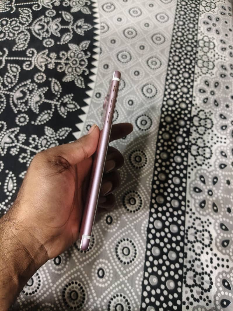 Apple iPhone 7 Plus 2