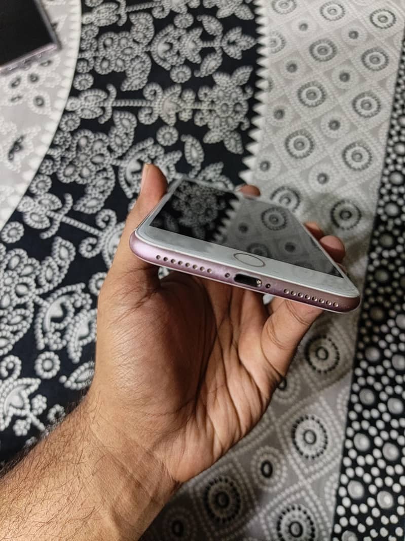 Apple iPhone 7 Plus 6