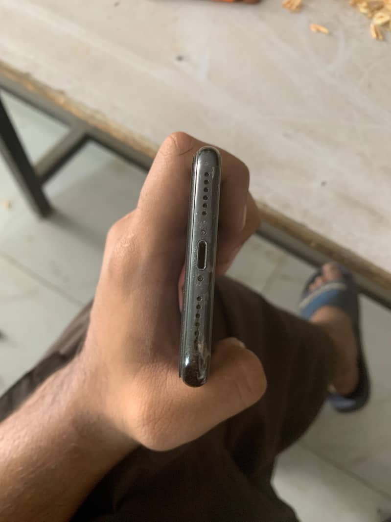Apple iPhone X 3