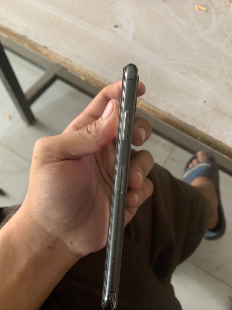 Apple iPhone X 5