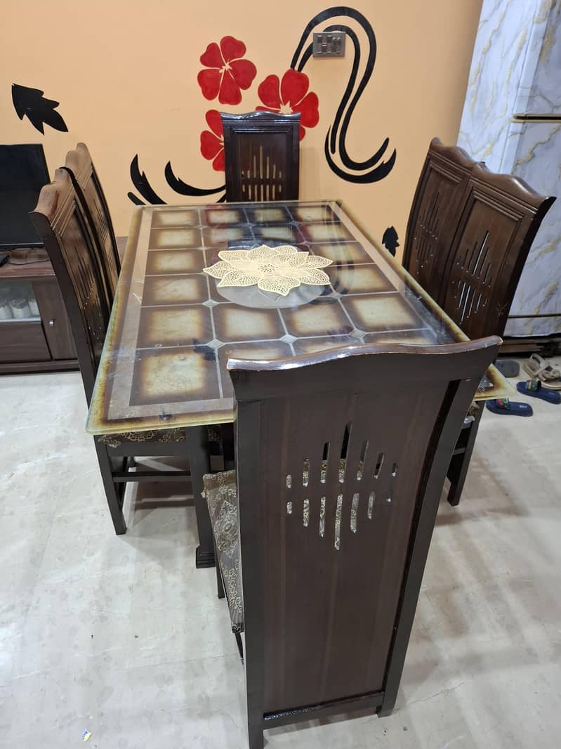 dining table vip condition. new. 1