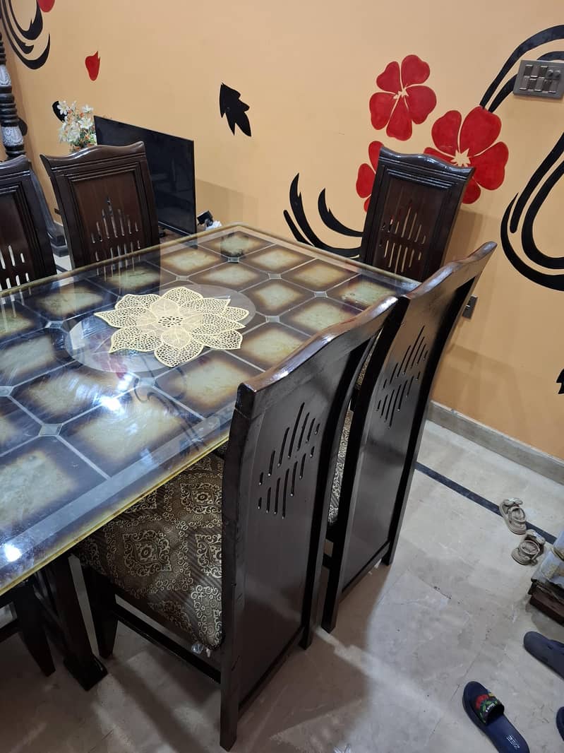 dining table vip condition. new. 2