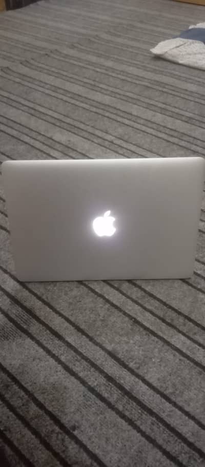 MacBook Air 13 inch (2017)