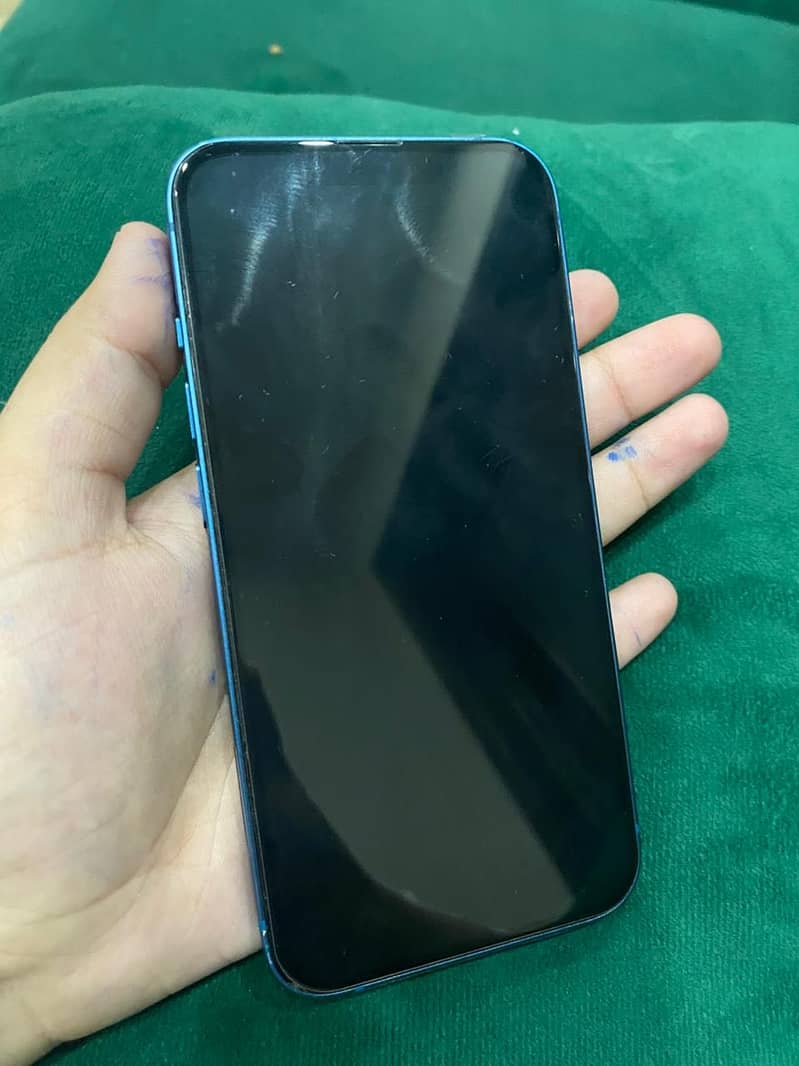 Apple iPhone 13 1