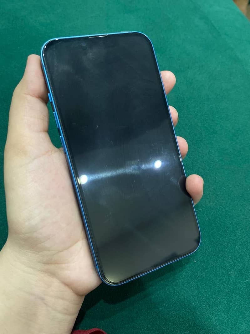 Apple iPhone 13 2