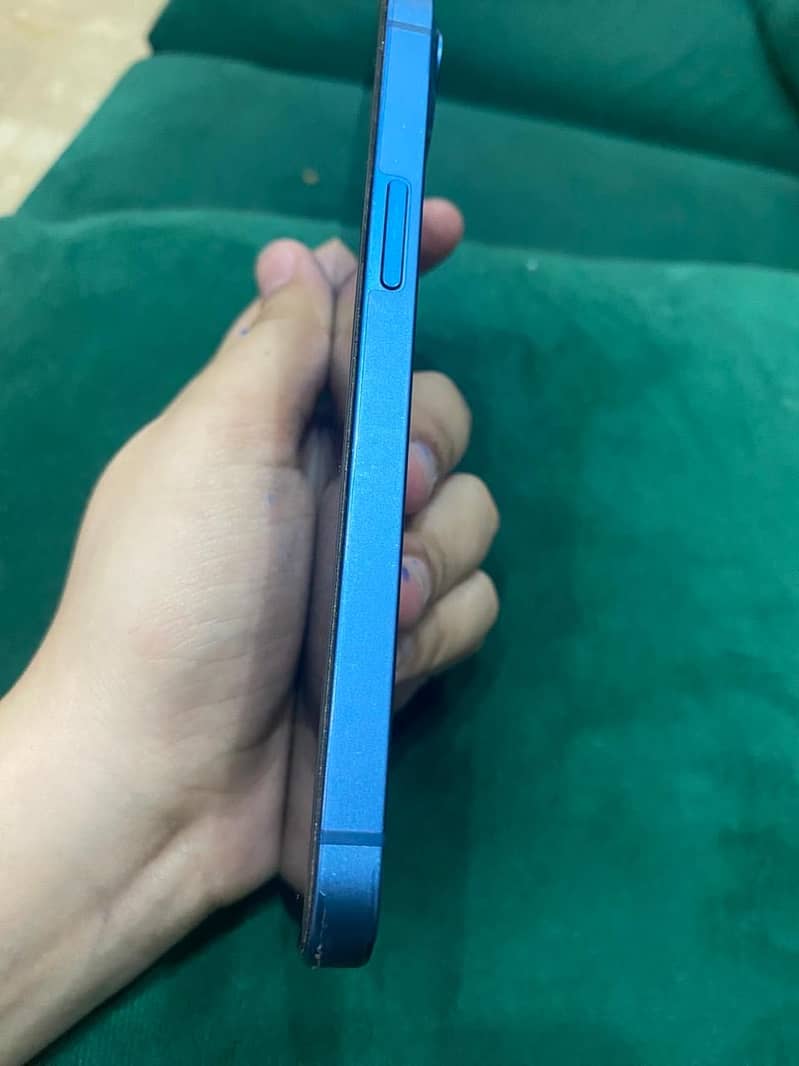 Apple iPhone 13 4