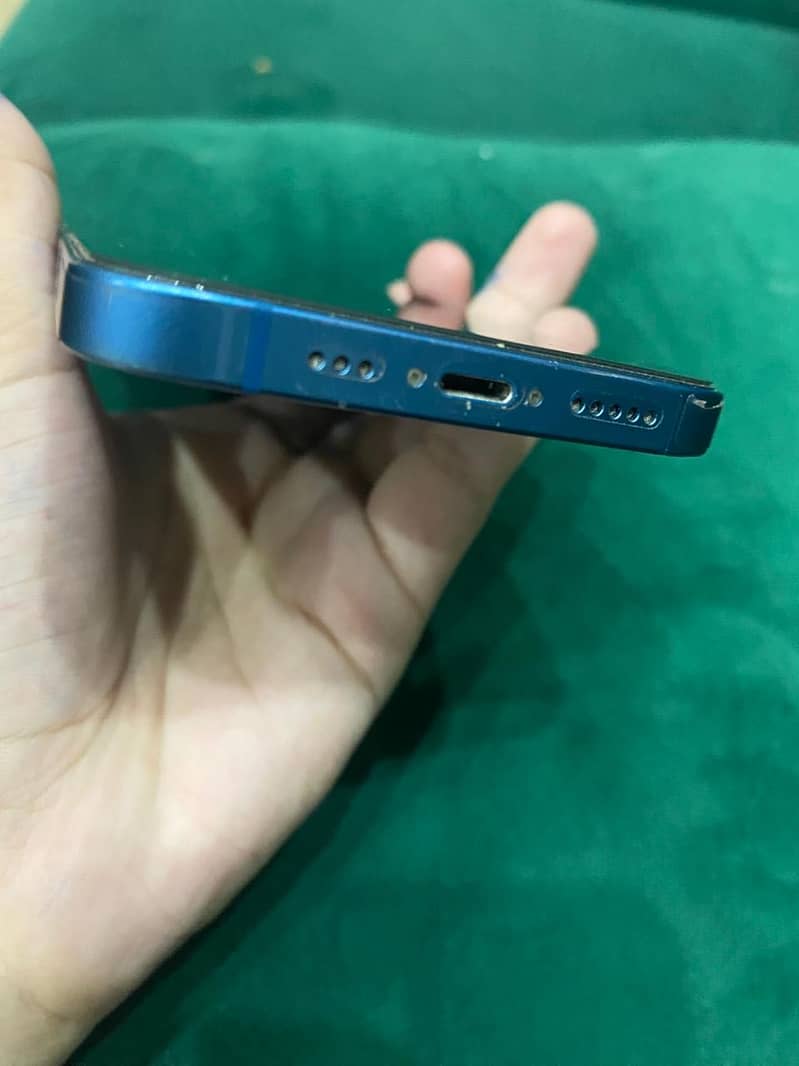 Apple iPhone 13 5