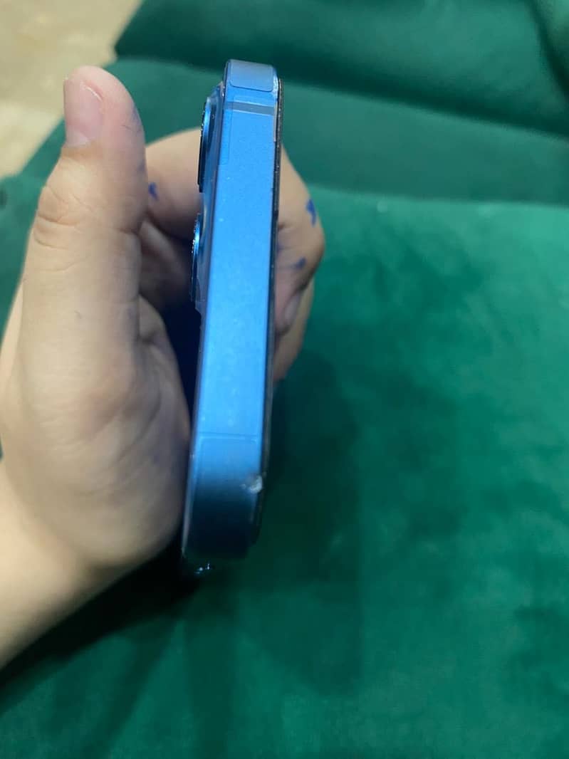 Apple iPhone 13 6