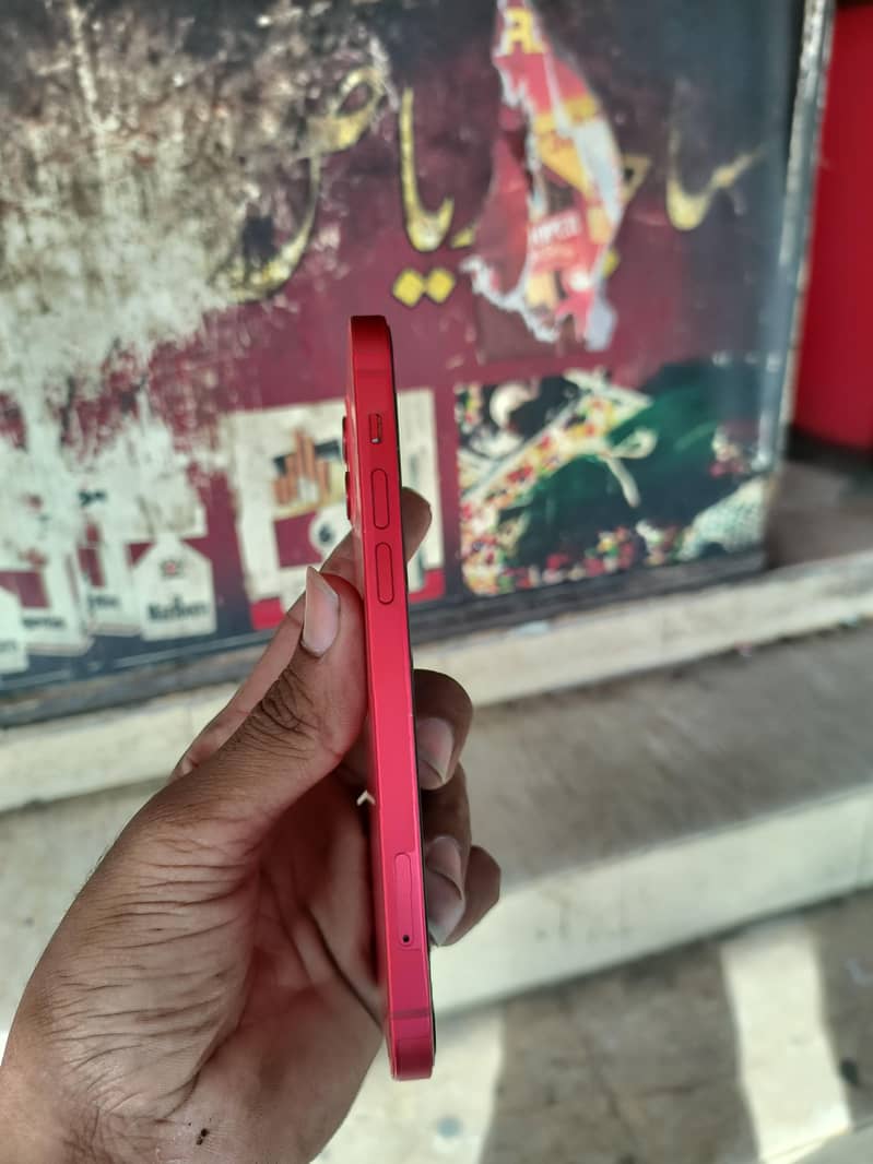 Apple iPhone 12 4