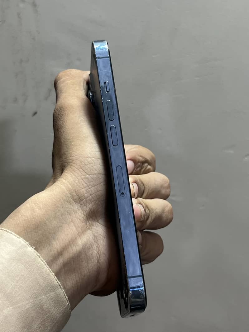Apple iPhone 13 Pro 2