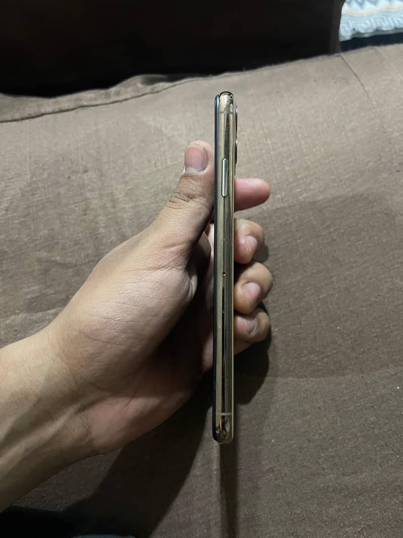 iphone 11 pro max 2