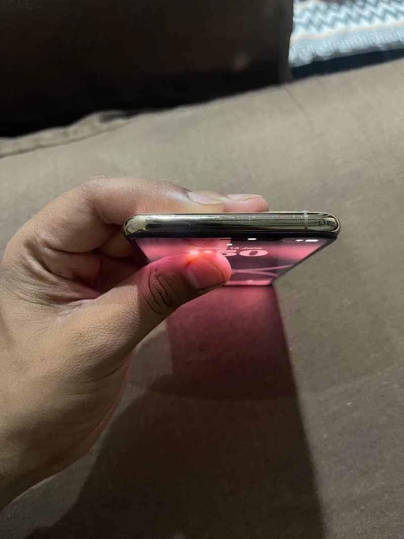iphone 11 pro max 4