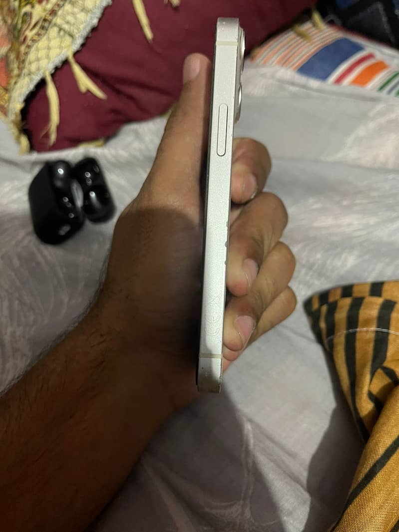 Apple iPhone 13 mini 4