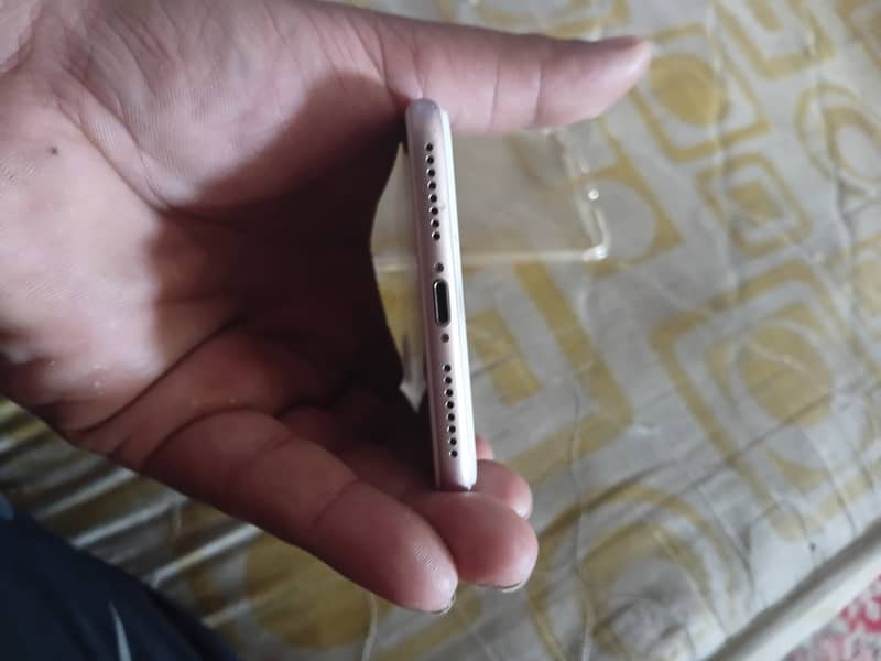 Apple iPhone 7 Plus 4