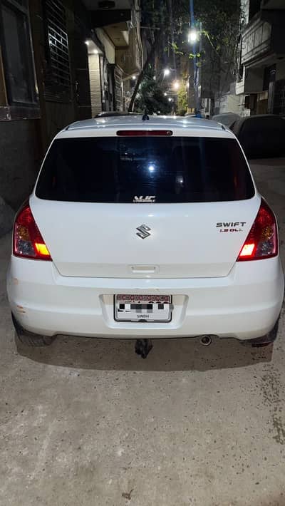 Suzuki Swift DLX 2015 White