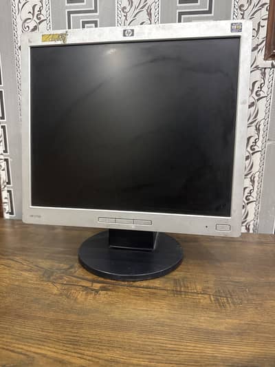 HP 17-inch LCD Monitor - Perfect for Office/Study Work