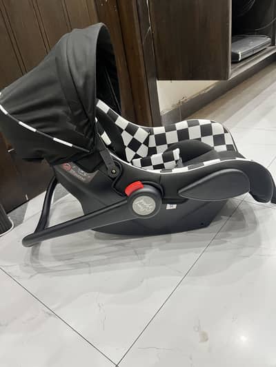 Original Baby Car Seat + Carry Coat – Excellent Condition