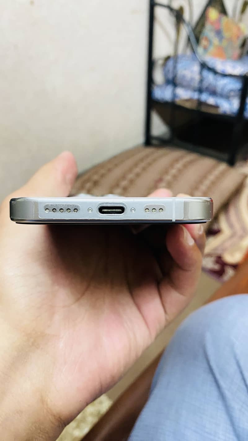iPhone 16 pro 5