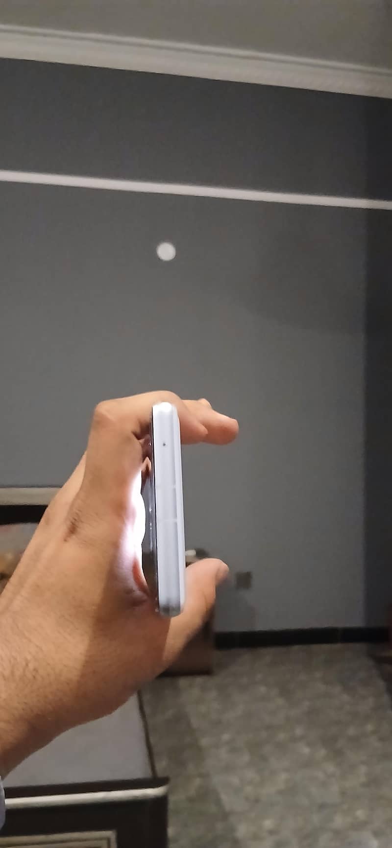 Google Pixel 7a 5