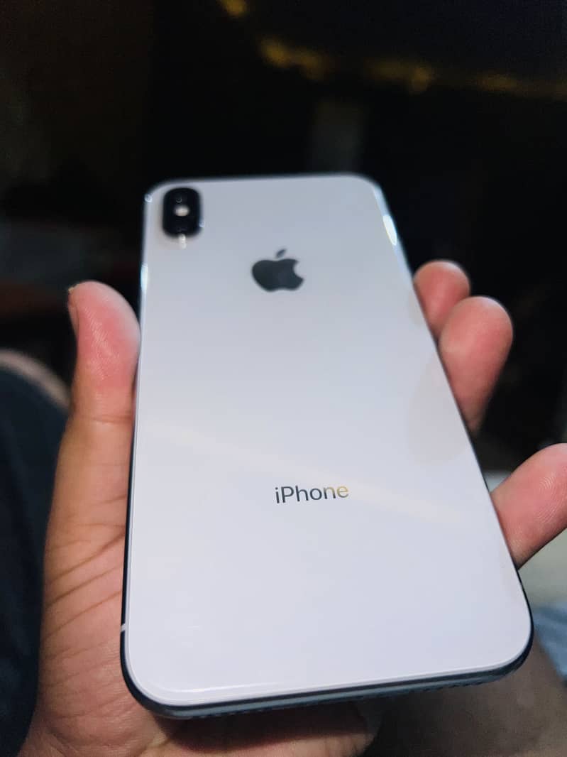 Apple iPhone X 4