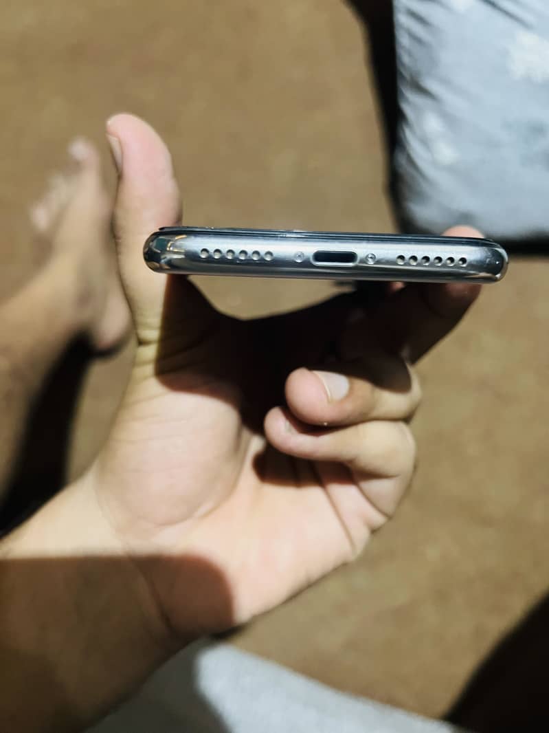 Apple iPhone X 5