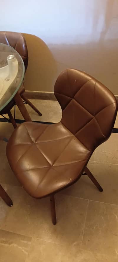 4 Seater Dining Table – Excellent Condition | Family Dining Table
