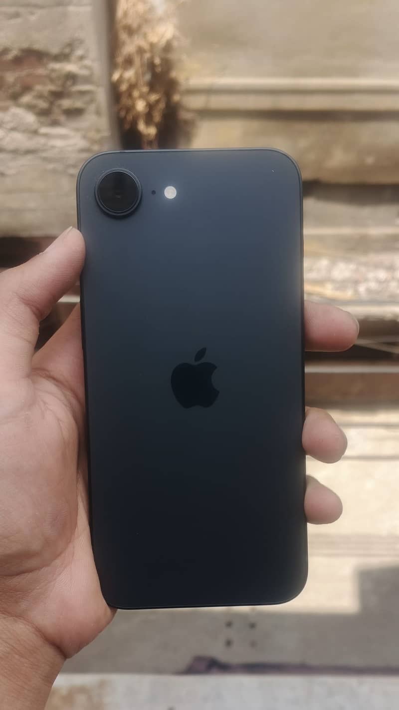 iPhone 16e jv 0