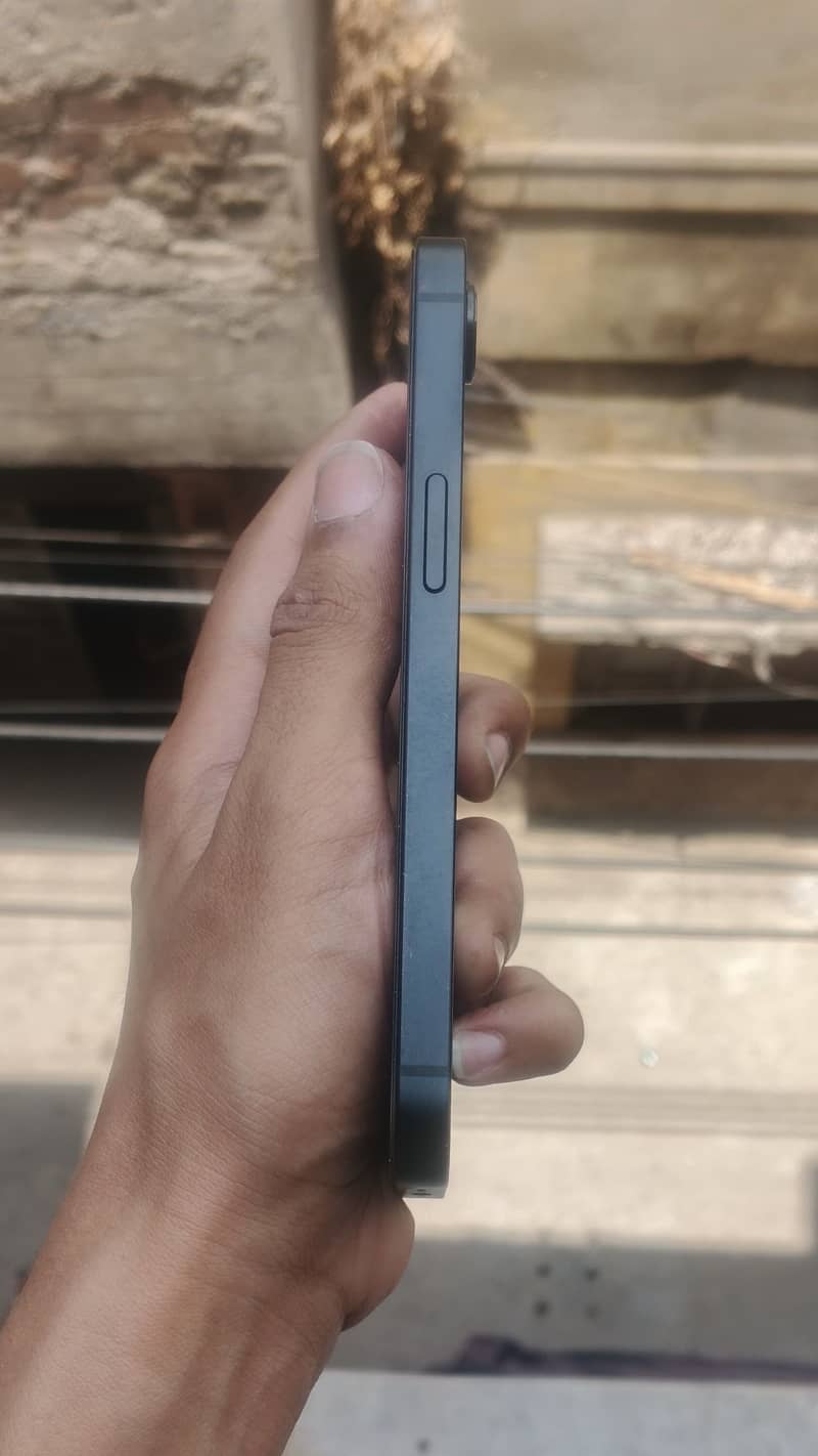 iPhone 16e jv 4