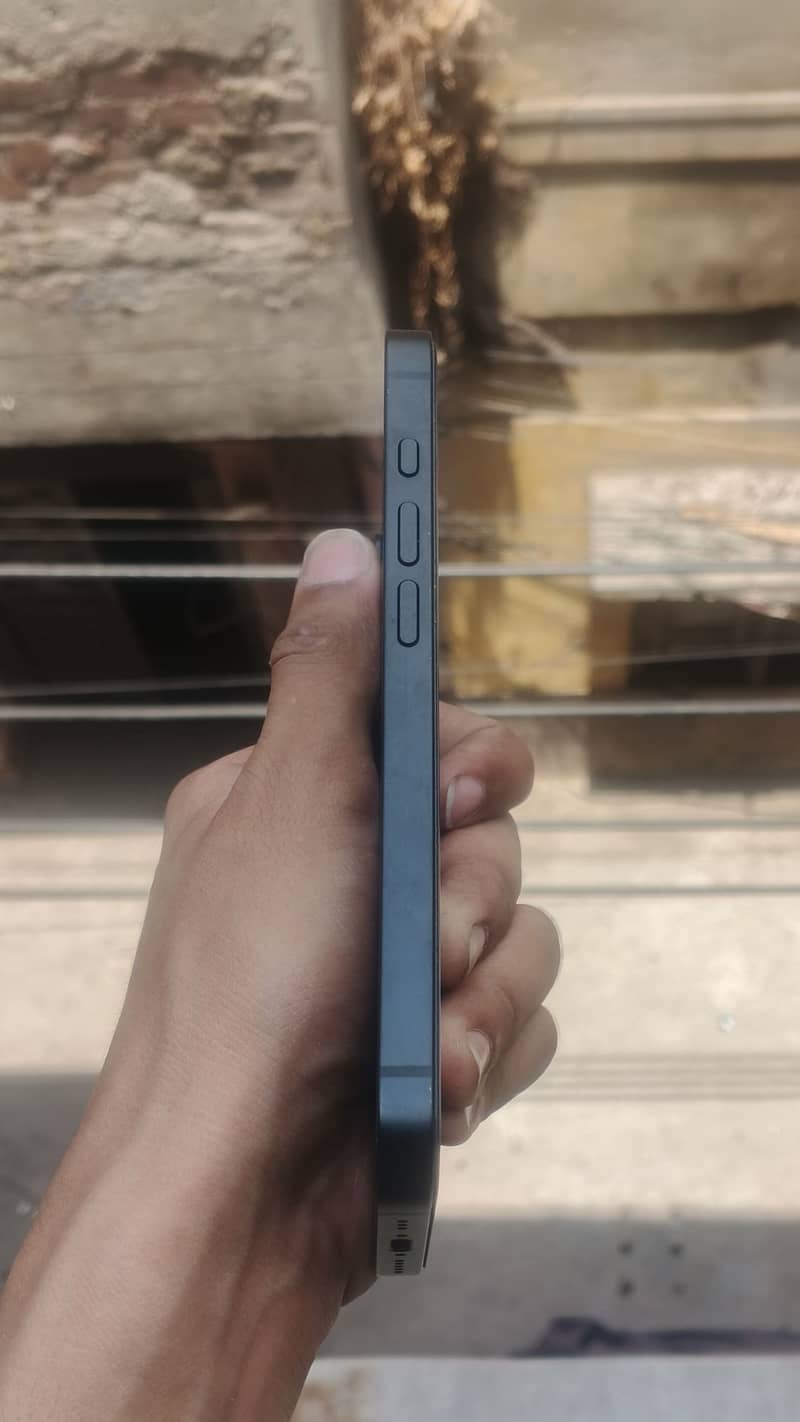 iPhone 16e jv 5