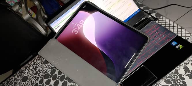 Ipad Pro 1 TB with Box
