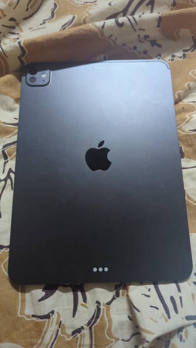 Ipad M5 pro 11 inch condition like brand new 10/10 Price 290000