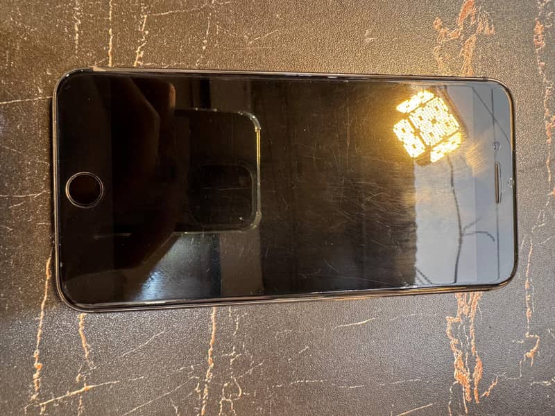 Apple iPhone 8 Plus 1