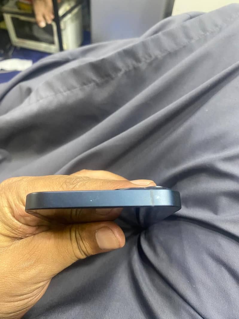 Apple iPhone 13 0