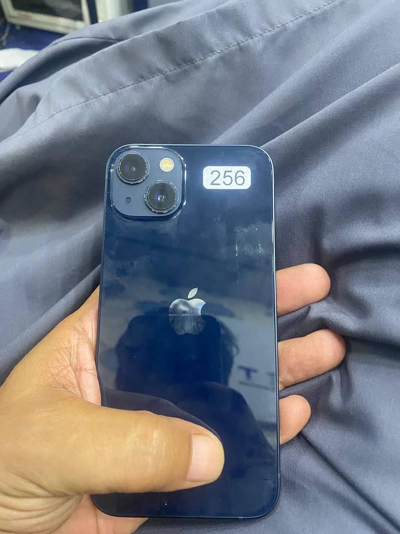 Apple iPhone 13 2