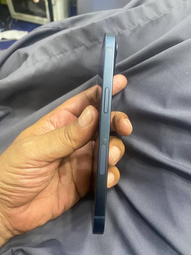 Apple iPhone 13 3