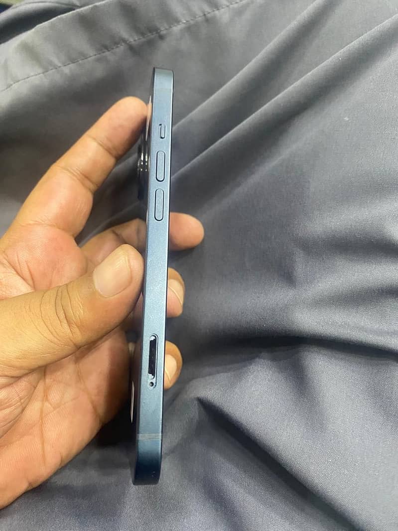 Apple iPhone 13 4
