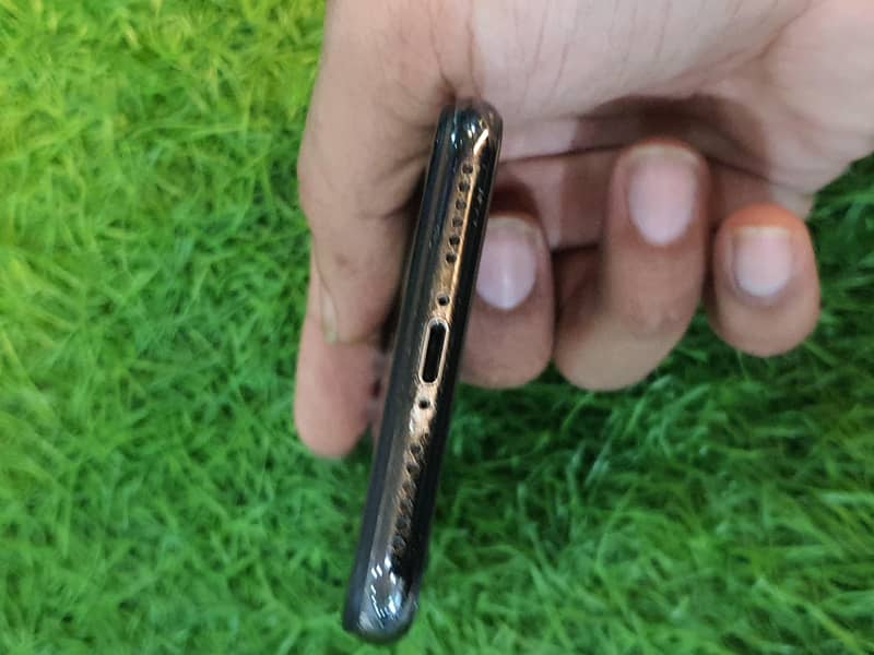 Apple iPhone X 3