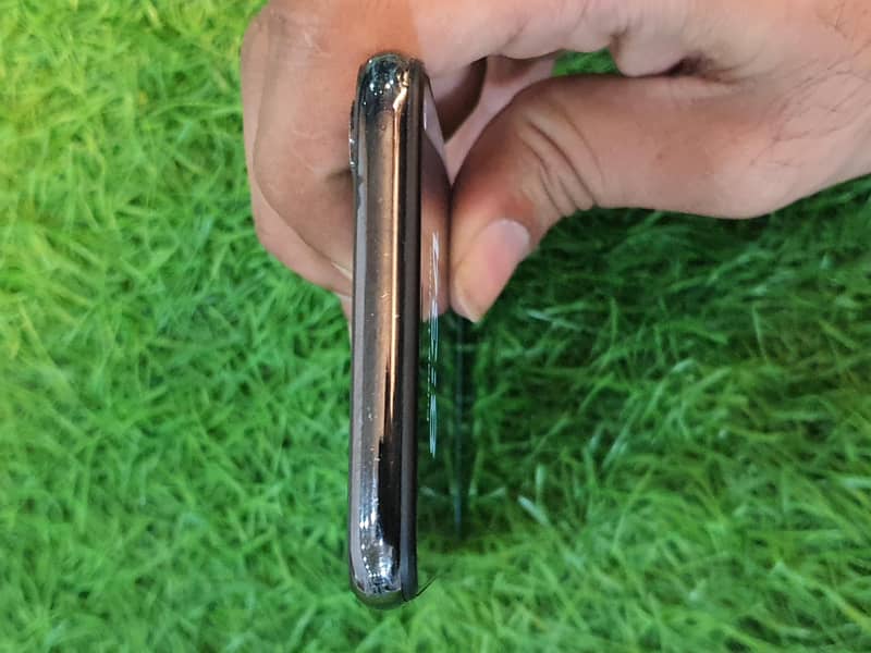 Apple iPhone X 4
