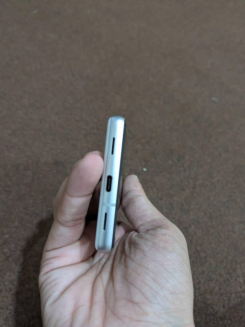 Google Pixel 7a 5