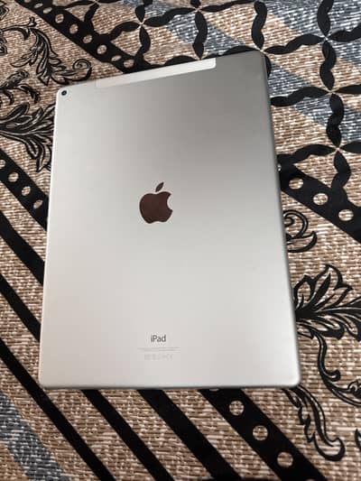 iPad Pro 12.9 (2017) 128 GB Silver colour
