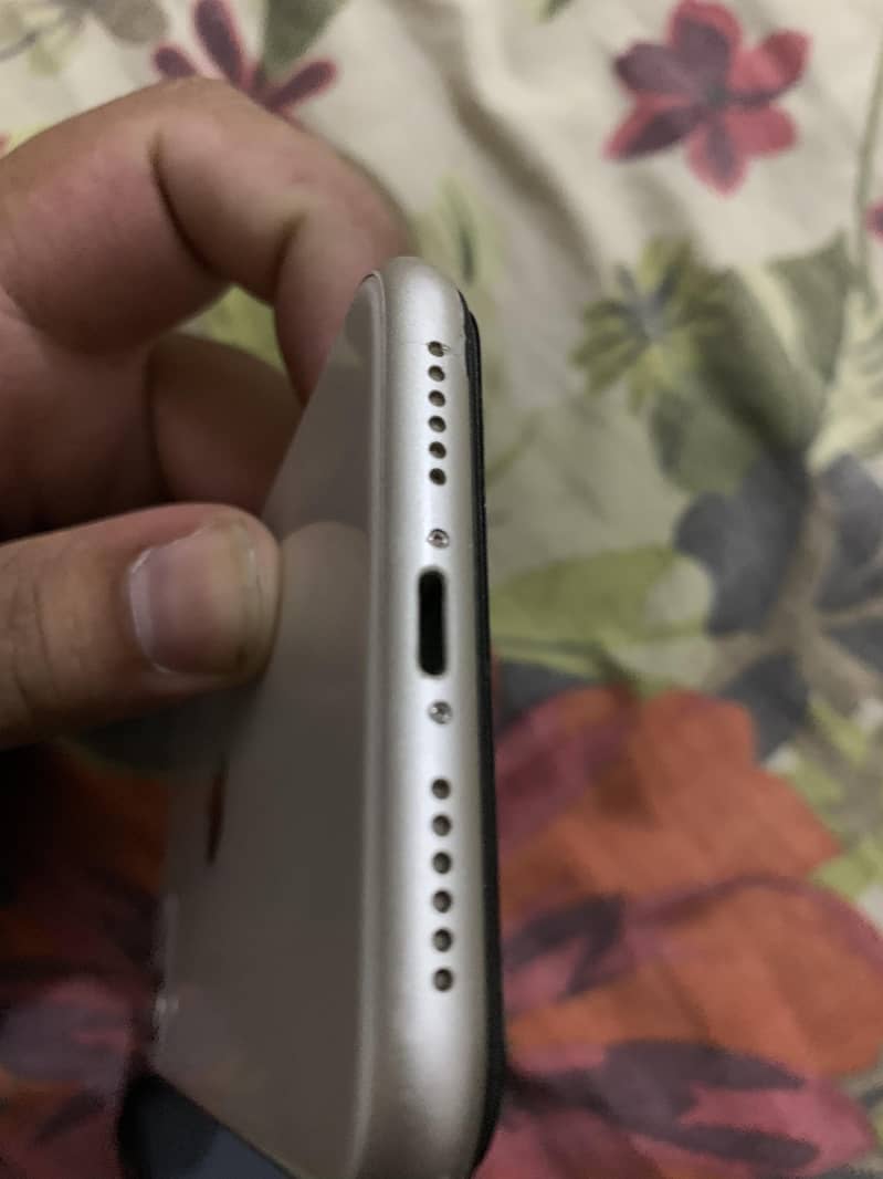 Apple iPhone 11 128 GB Dual SIM approved 4