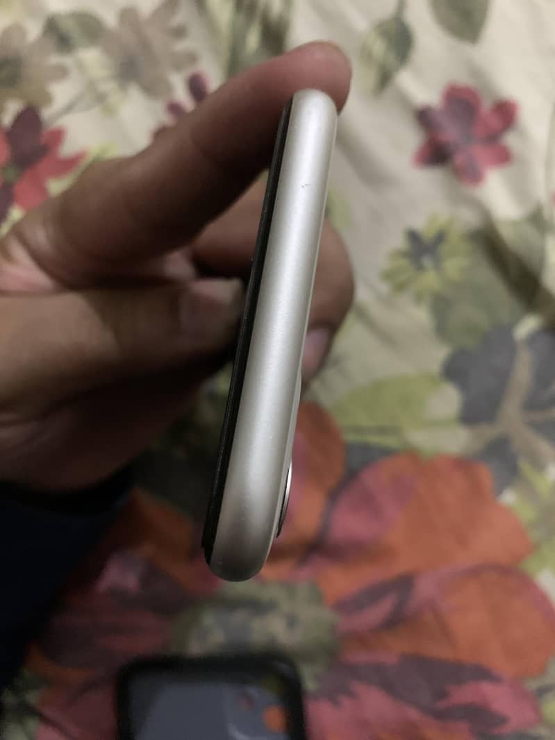 Apple iPhone 11 128 GB Dual SIM approved 6