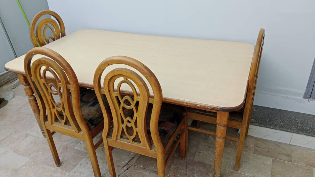 Dinning table 0