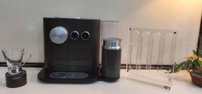 Nespresso Expert & Milk coffee machine with milk frothier