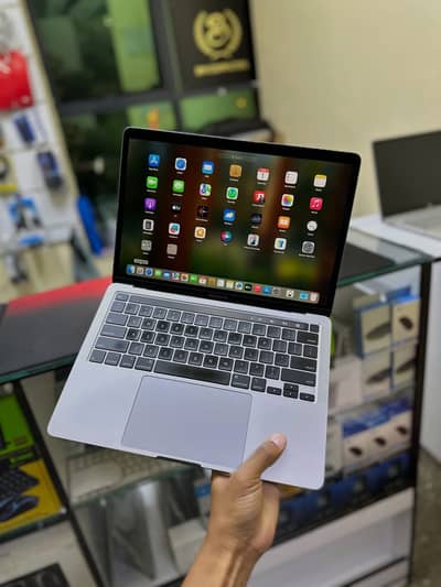 MACBOOK PRO (2020) Core i7 (32/512gb) Magic Keyboard