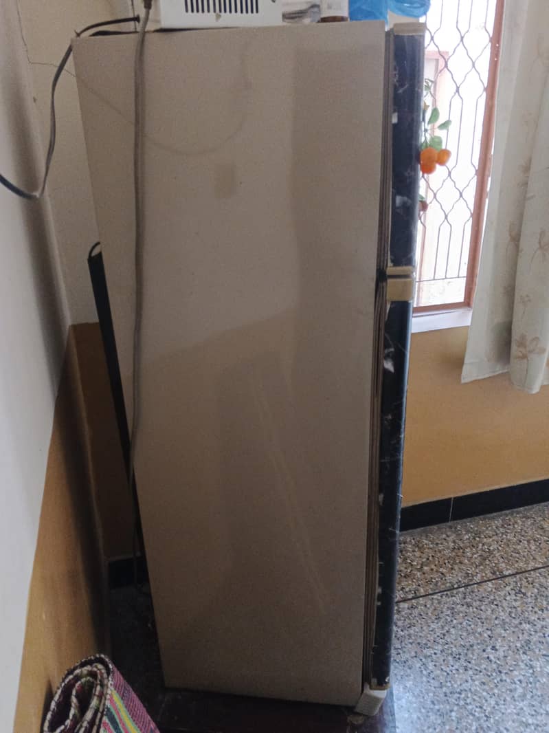 Refrigerator 0