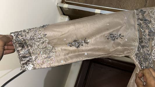 Brand new h ya net py kam howa h gray color ka camel color ka ha ya