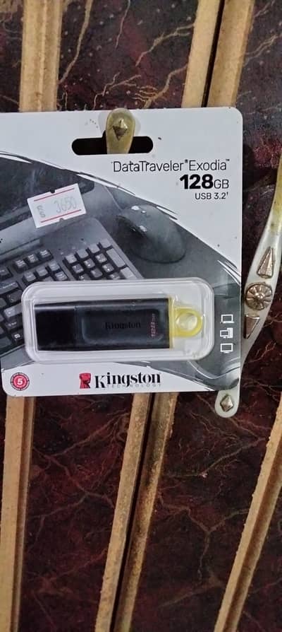 128 Kingston USB 3.2